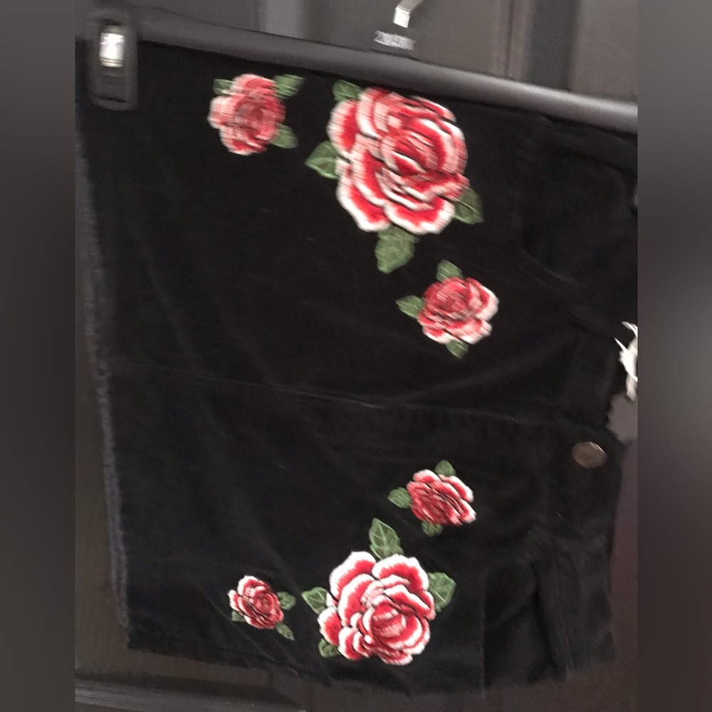 Woman’s cute corduroy mini skirt trendy size medium